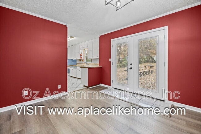 Building Photo - 6535 Melrose Ln