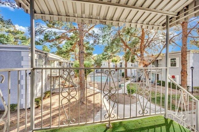 Building Photo - Very Nice 2bd/2ba Condo!! Gated Friendly Community w/ Pool!!