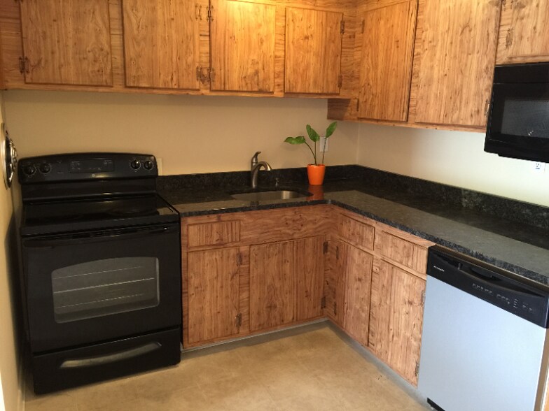 Primary Photo - 108 Oakwood Ave