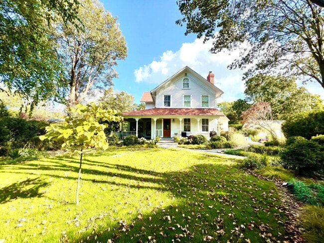 Building Photo - 11 Montauk Ave