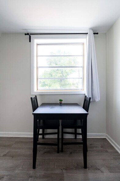 Building Photo - 605 Dennison Ave