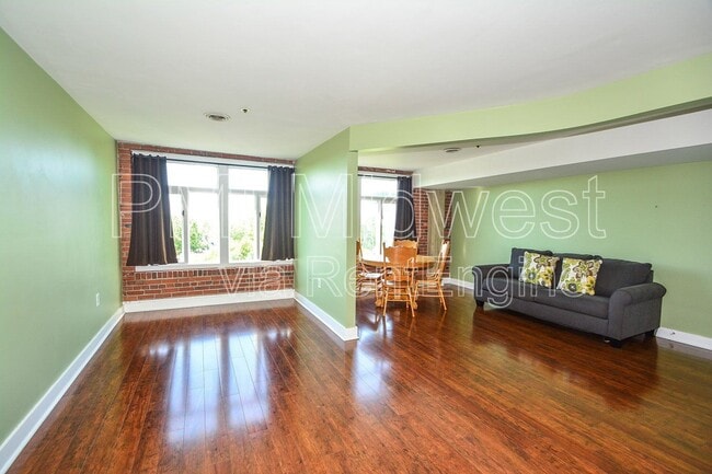 Building Photo - 430 N Park Ave