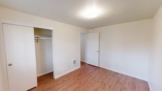 Building Photo - 618 NE 93rd Ave