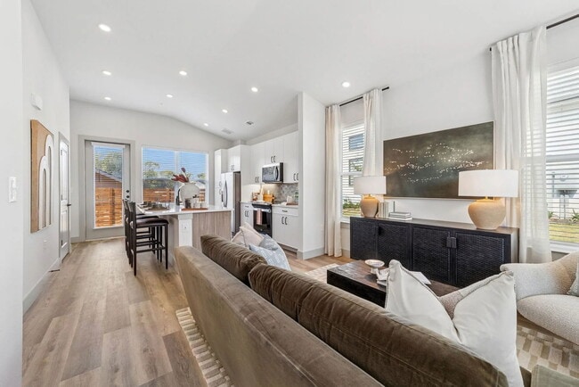 Building Photo - 4505 Bluebonnet Ln