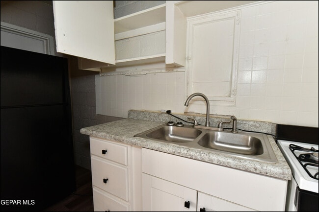 Building Photo - 3519 Douglas Ave