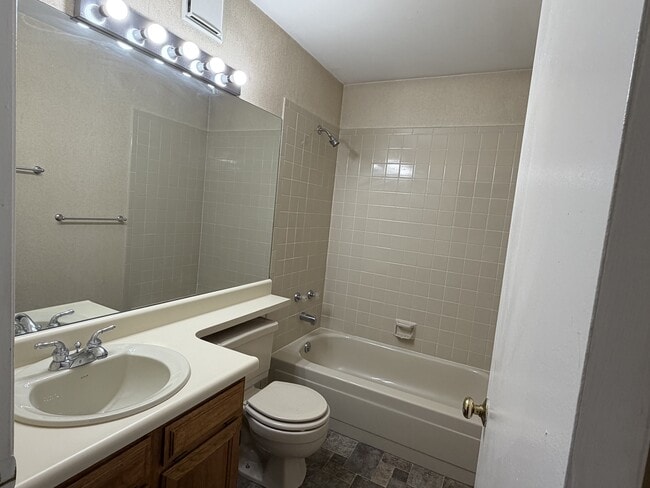Building Photo - 3624 Iguana Dr