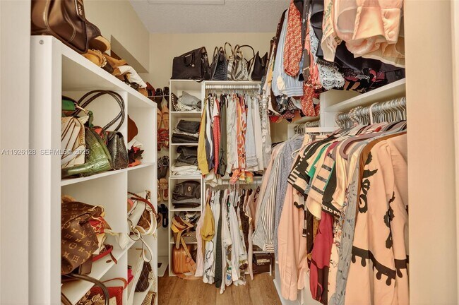 Building Photo - 210 NW Zanzibar Pl