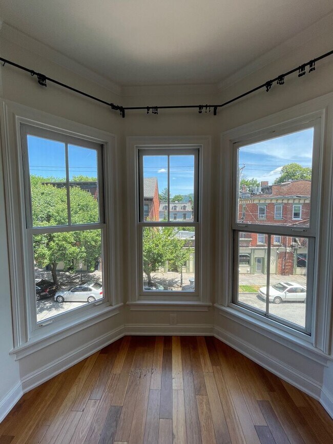 Building Photo - 107 Liberty St.