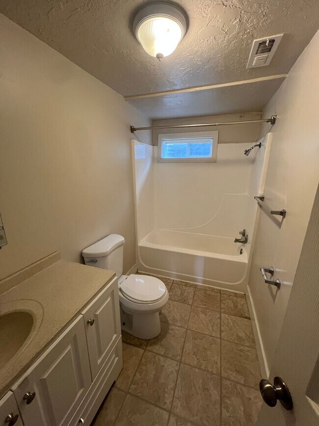 Building Photo - 2975 Madison Ave