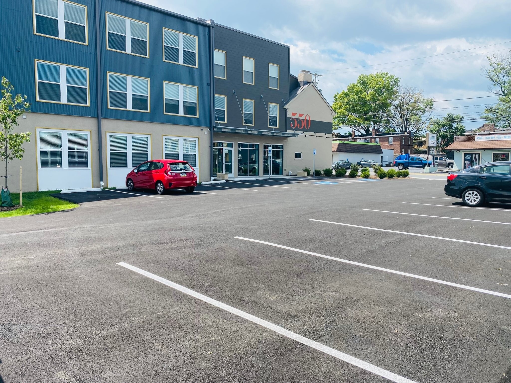 Building Photo - 550 New Holland Ave