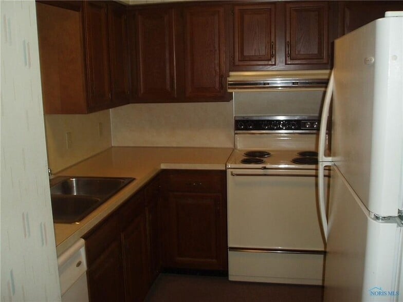 Kitchen - 2256 Rockspring Rd