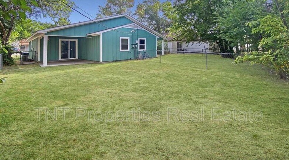 Building Photo - 1518 Pine Ridge Dr