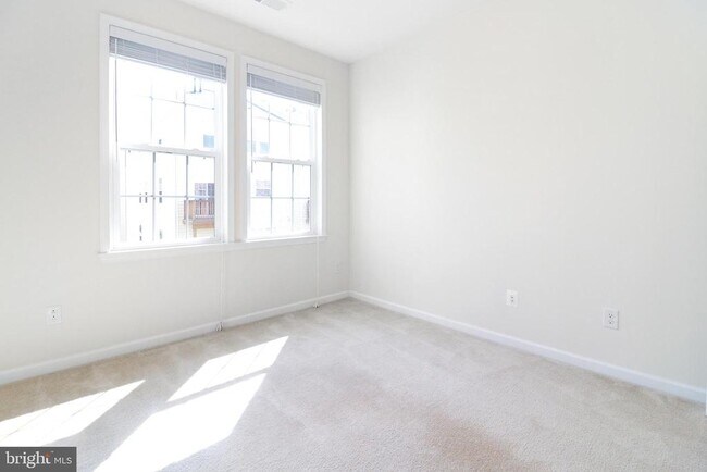 Building Photo - 24620 Byrne Meadow Square