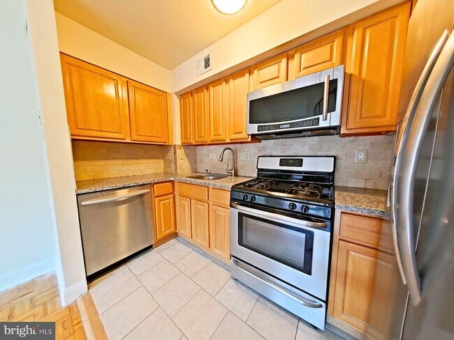 Building Photo - 828 N 26th St