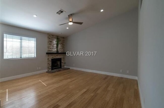 Building Photo - Upgraded Condo