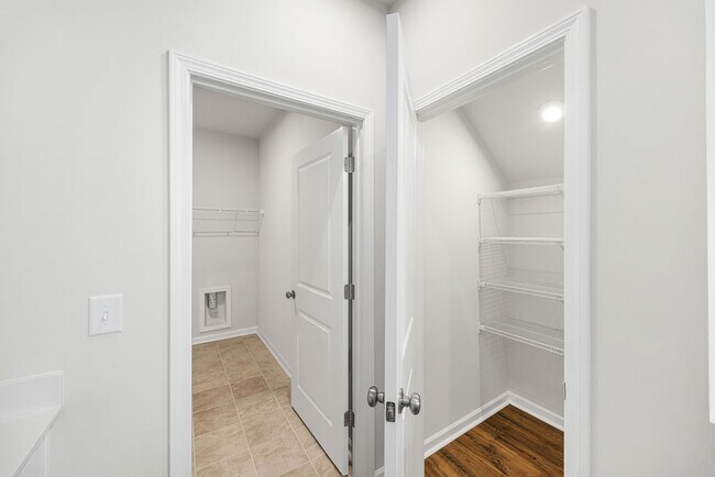 Building Photo - 502 Serena Trl