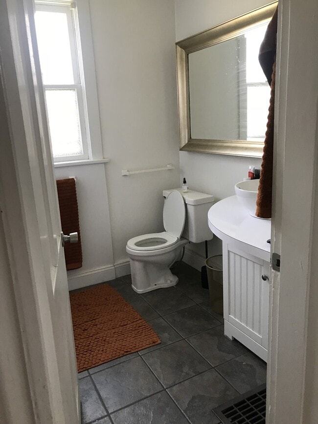 Building Photo - 111 E Blenkner St