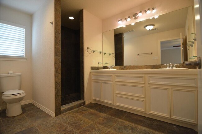 Building Photo - 105 Cove Pl Ct