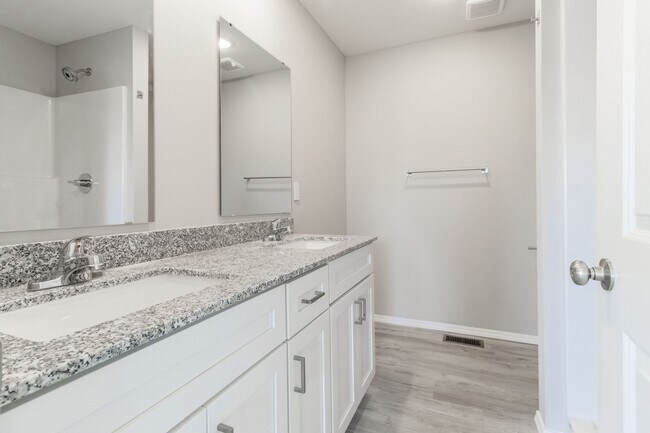 Building Photo - Great four-bedroom home in Northwest Springfield