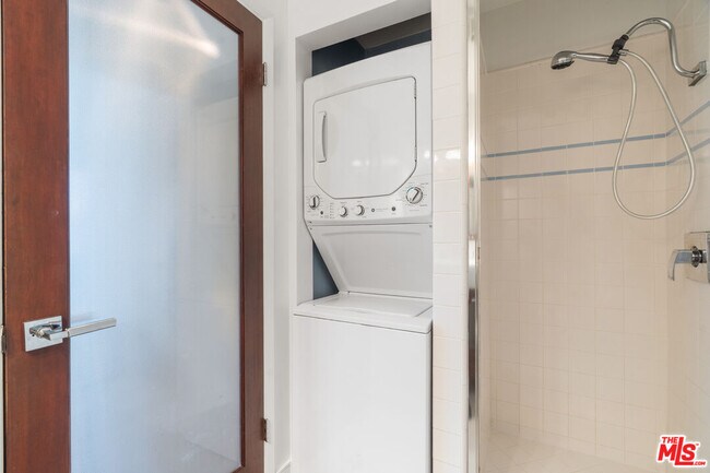 Building Photo - 2508 Arizona Ave