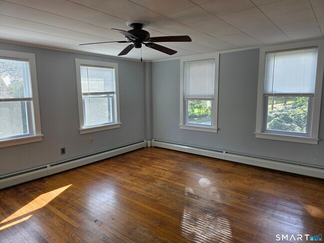 Building Photo - 440 Taylor Hill Rd