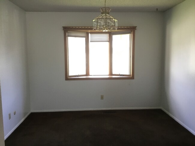 Building Photo - Super Cute..1607 sq. ft 3 Bedroom, 2.5 bat...