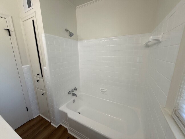Building Photo - 622 Cardinal Dr