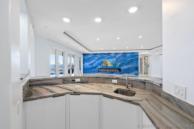 Building Photo - 2070 N Ocean Blvd