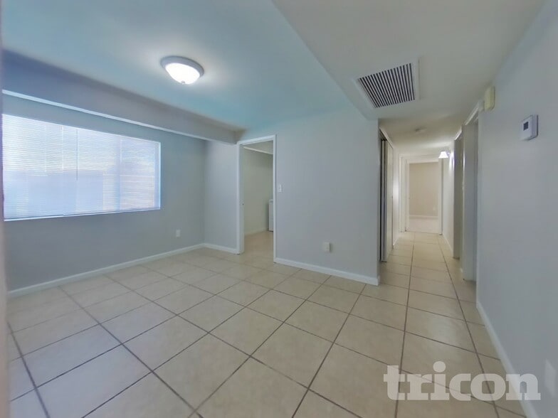 Building Photo - 3830 W Royal Palm Rd