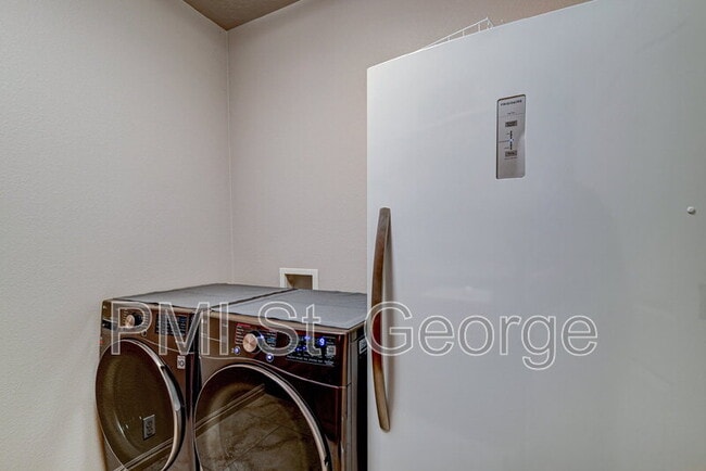 Building Photo - 621 Rolling Hills Dr