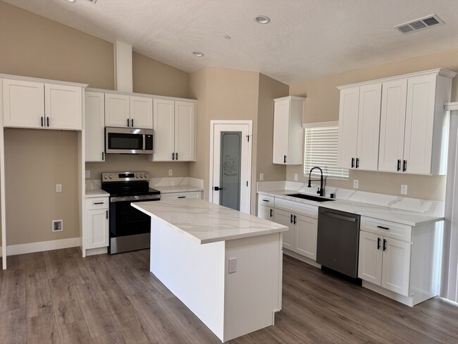 Building Photo - 10367 9th Ave