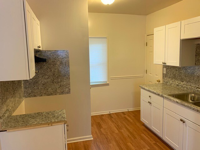 Building Photo - $910.00 - 2 Beds | 1 Bath House in Burton with a basement & deck