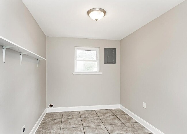 Building Photo - 636 Castlewood St