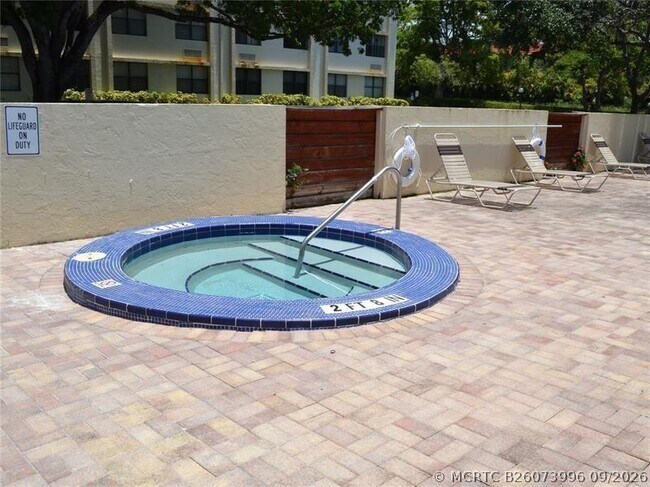 Building Photo - 2401 Riverside Dr