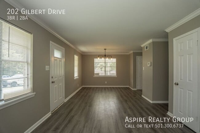 Building Photo - 202 Gilbert Dr