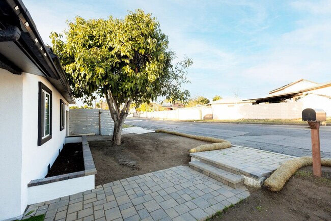 Building Photo - 6168 Cumberland St