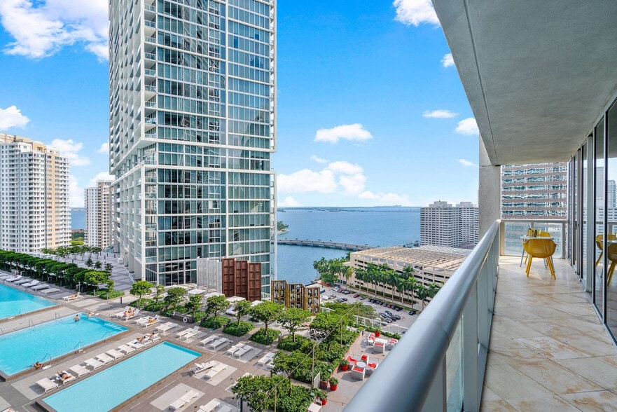Building Photo - 485 Brickell Ave