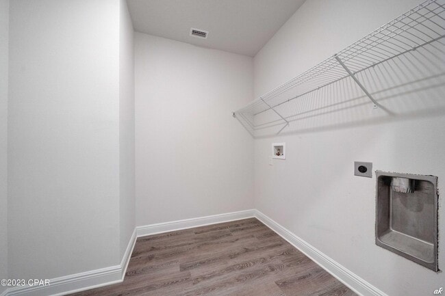 Building Photo - 204 Martingale Lp