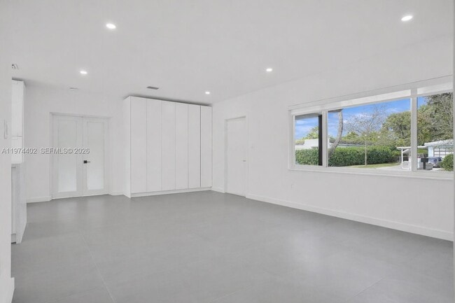 Building Photo - 7030 SW 58th St