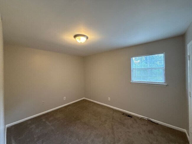 Building Photo - T.R. Lawing Realty Property