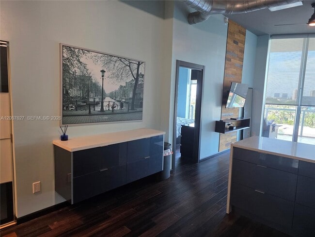 Building Photo - 3029 NE 188th St
