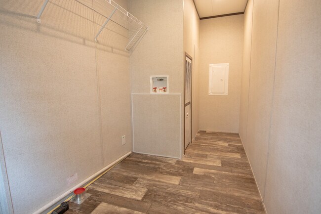 Building Photo - 10002 Sweetgum Ln