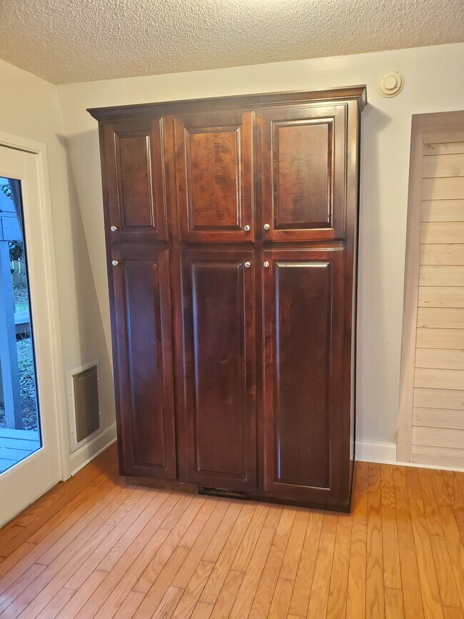 Building Photo - 4704 Great Oaks Dr