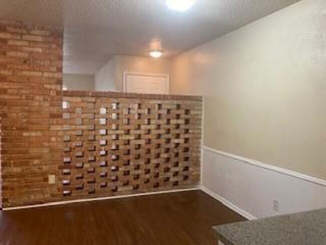 Building Photo - 708-714 E  Pecan St