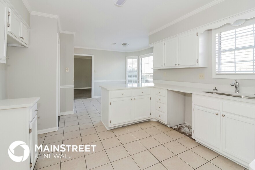 Building Photo - 7172 Market Square Dr