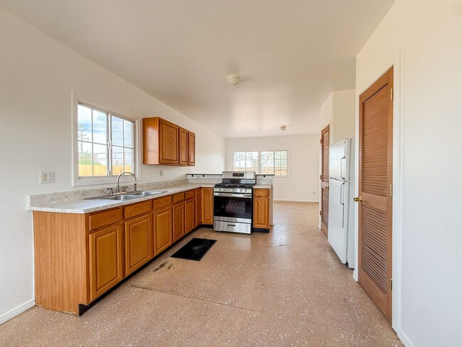 Building Photo - 29 Palms home in desired Indian Cove neigh...