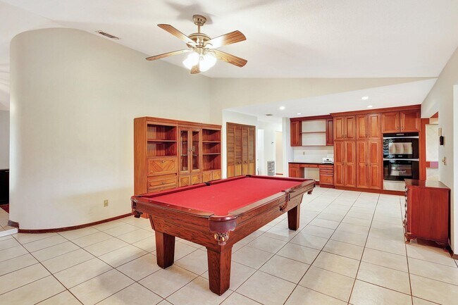 Building Photo - 362 SE Calmoso Dr