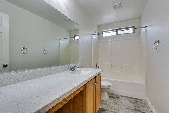 Building Photo - Beautiful 3 bedroom home near South Summerlin!