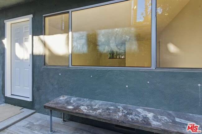 Building Photo - 614 6th Ave