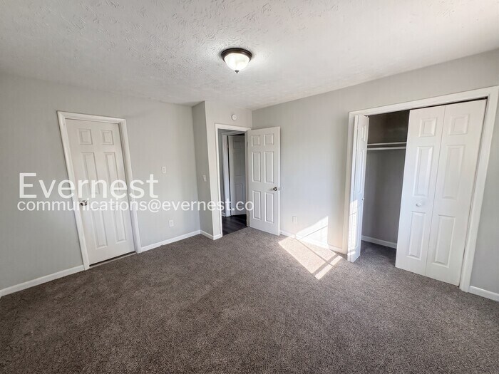 Building Photo - 193 W Canterbury Dr